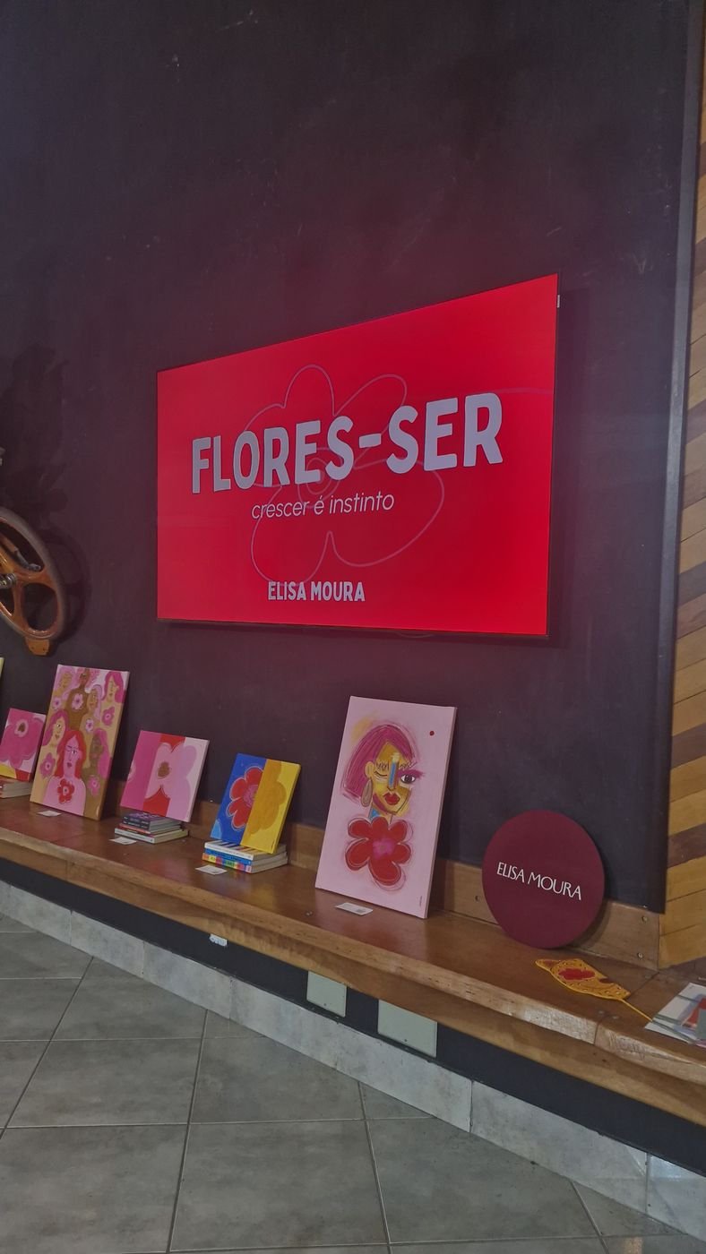 Exposição Flores-ser: entre flores e instinto